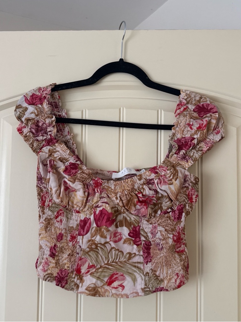 Astr Floral Smocked Puff Sleeve Crop Top - Pink & Tan